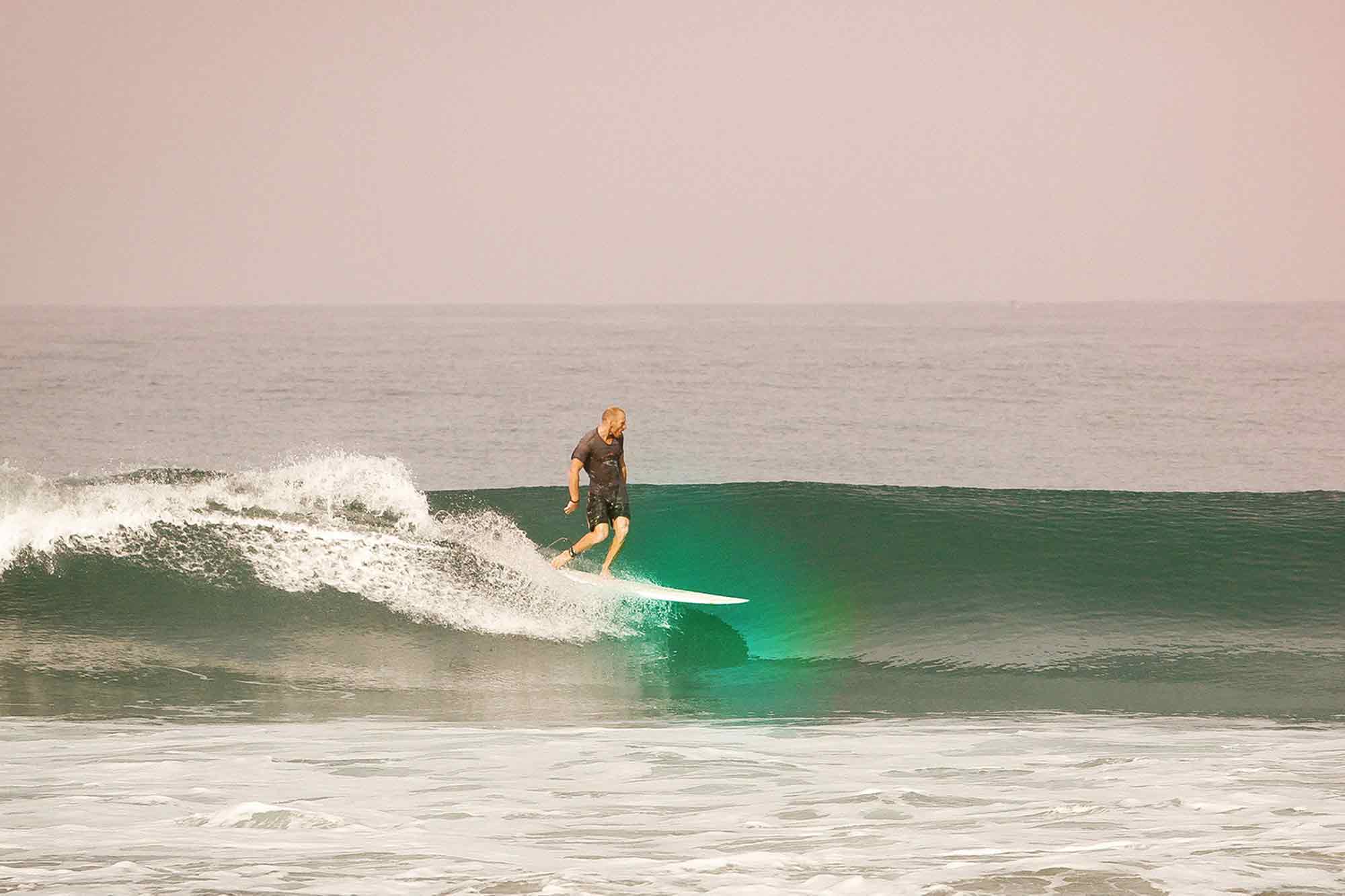 https://dev.soulandsurf.com/wp-content/uploads/2021/09/Retreatsindia-images-Surfer-Going-Left-Edava.jpg